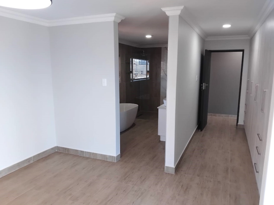 4 Bedroom Property for Sale in Wavecrest Eastern Cape